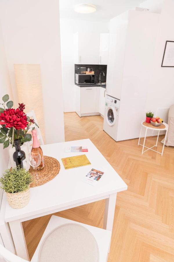 Red Monkey Vienna Apartment Exteriör bild